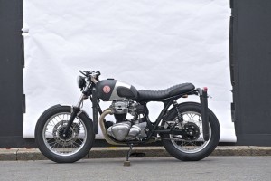 THE RED PILL ( Kawasaki W650 ) บิ๊กไบค์แนวคัสต้อมที่พร้อมโต้ลมไปกับคุณ
