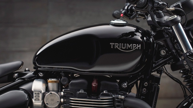 รุ่นและราคา Triumph Bonneville Bobber Black ในปี 2020 ดาร์คคัสต้อมไบค์