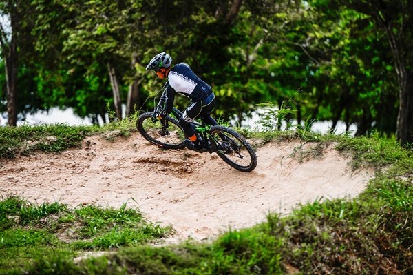 รุ่นและราคาจักรยาน Kawasaki E-MTB เพิ่มความมั่นใจให้กับนักปั่น