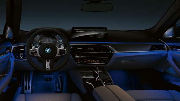 รุ่นและราคา BMW 5 Series Sedan 2021 ราคาเริ่มต้นที่ 2,999,000 บาท.