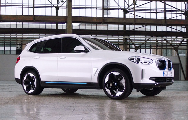 รุ่นและราคา BMW iX3 2021 รถยนต์ไฟฟ้าราคา 3,399,000 บาท.