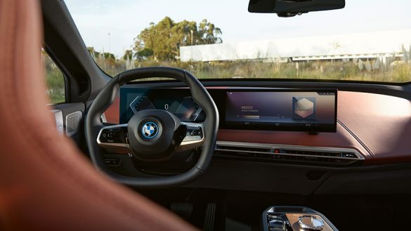 รุ่นและราคา BMW iX 2021 ราคาเริ่มต้นที่ 5,999,000 บาท.