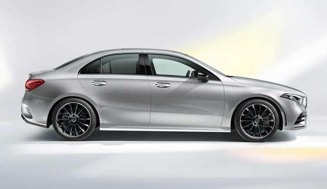 รุ่นและราคา Mercedes-Benz A-Class 2021 ราคาเริ่มต้นที่ 1,990,000 บาท.